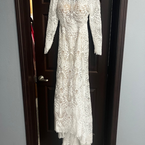 Never Worn Wedding Dress - Picture 2 of 2